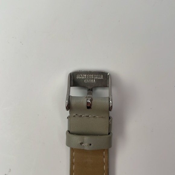 Isaac Mizrahi Watch Stainless Steel Case Horse Bit Style Grey Strap Watch - Picture 6 of 11